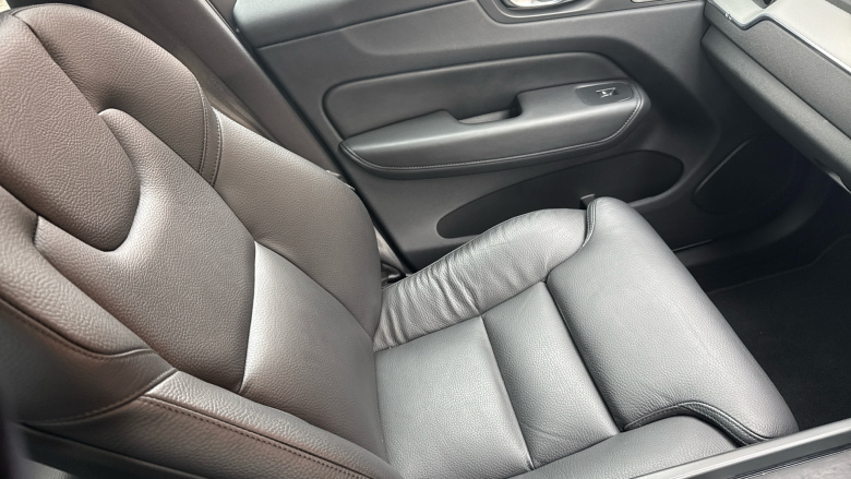 Volvo XC60 2.0 B5P Plus Dark 5dr AWD Geartronic Petrol Estate